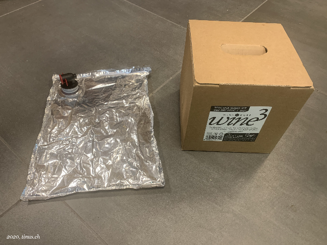 BiB-Verpackung mit entnommenem Beutel